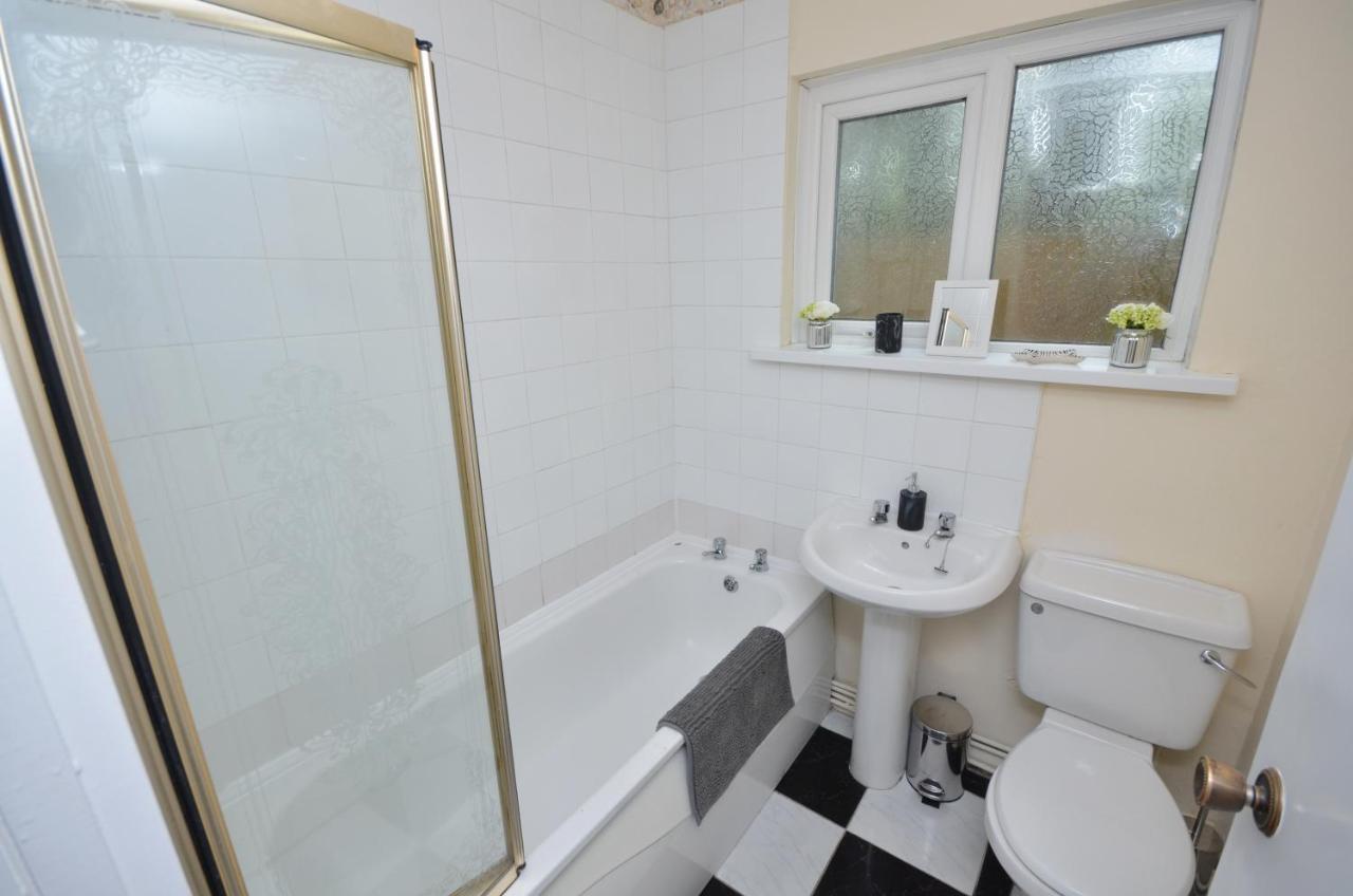 Bright Stylish 2 Bedroom Garden Apartment South Belfast Close To Everything Exterior photo